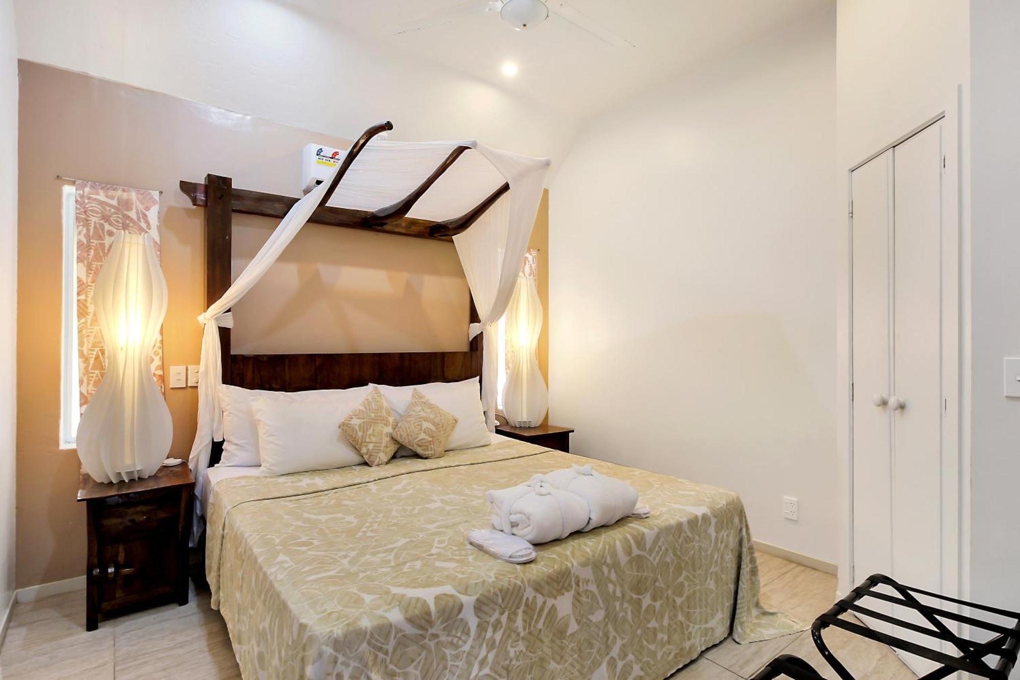 Crown Beach Resort & Spa (Adults Only) Rarotonga Exterior photo